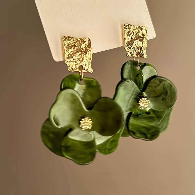Women's Vintage-Style Green Acrylic Petal Earrings
